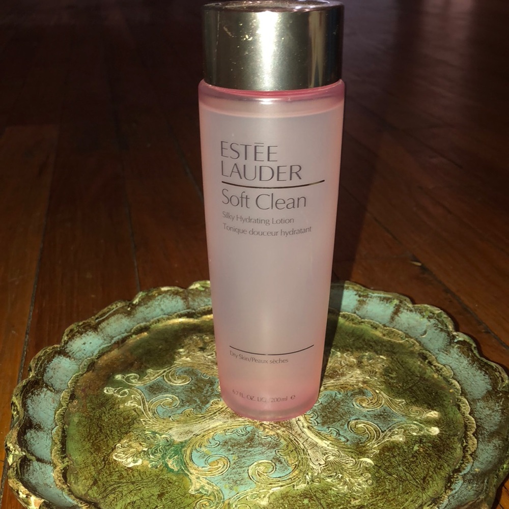 Estée Lauder soft clean silky hydrating lotion